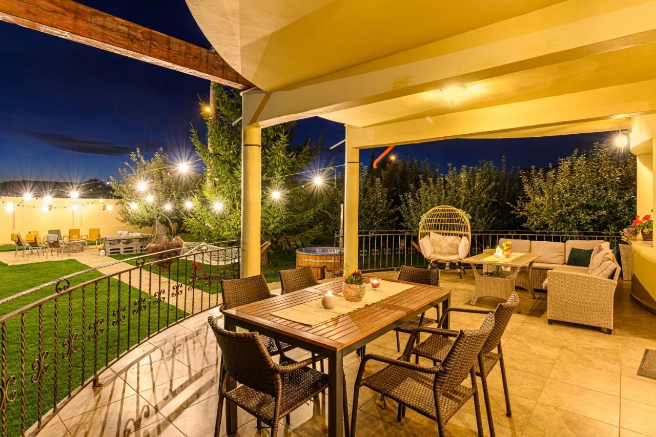 Orchard Villa Braşov Exterior foto